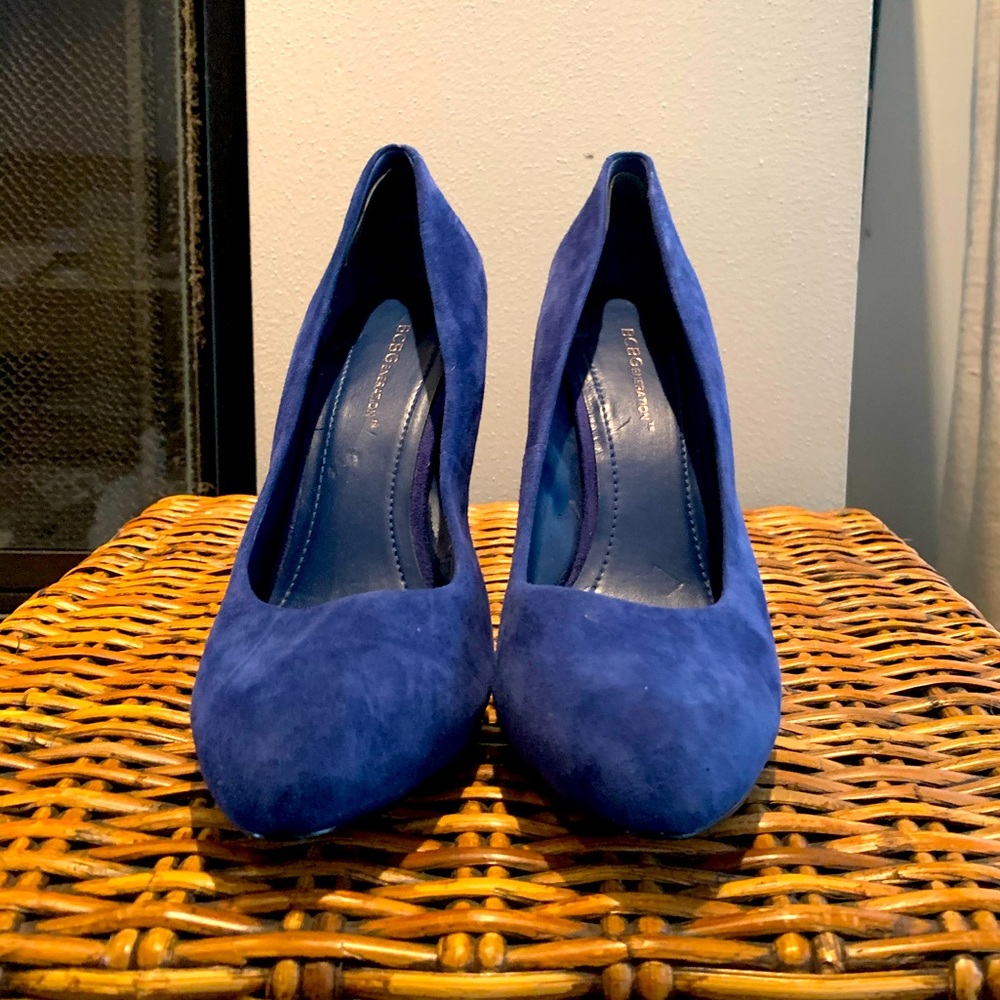 BCBG Gorgeous royal blue suede pumps, size 8.5